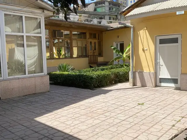 1-этажный, 8 комнатный дом, 200 м² м², Шотемур, Зеленый базар, Чехова, Душанбе