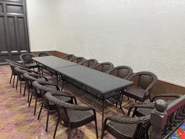 Стол и стулья, Худжанд