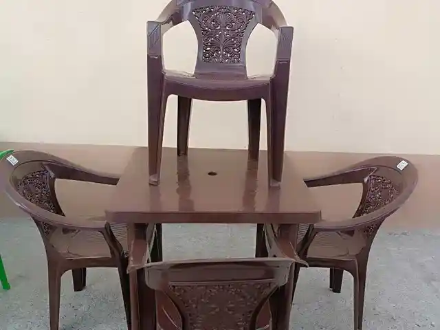 Столы и стулья, Душанбе