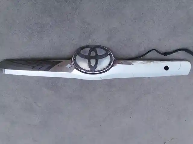 Молдинг крышки багажника Toyota Camry, Хуҷанд