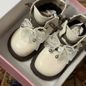 Новые белые лакированные сапожки с жемчугом, Душанбе