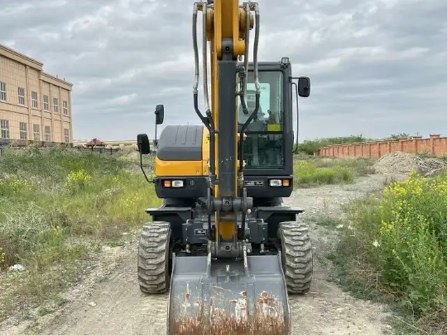 Экскаватор, Душанбе