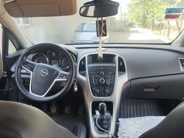Opel Astra J