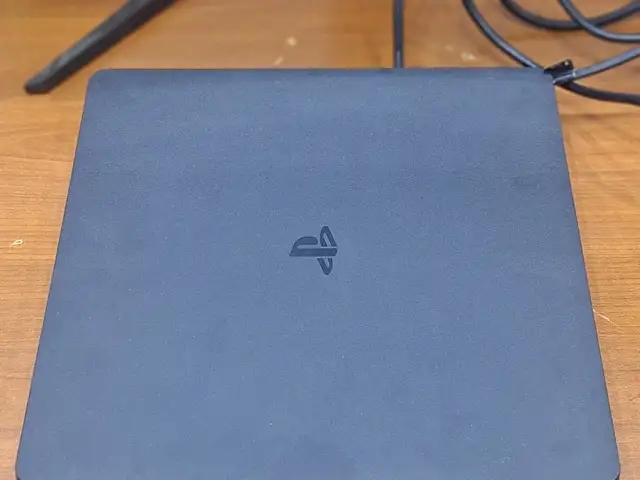 Игровая приставка Play station 4 slim 1TB, Душанбе