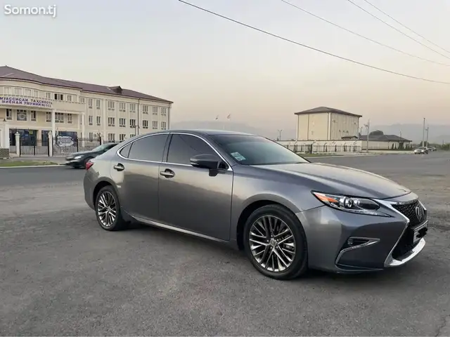 Lexus ES series