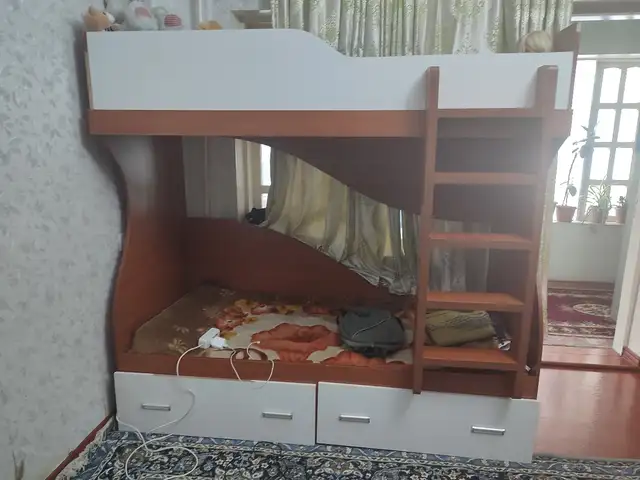 Двухъярусная кровать, Душанбе