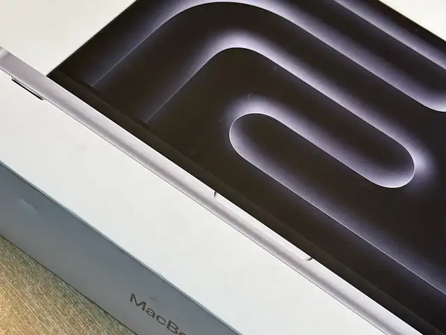 Ноутбук Apple MacBook Pro M5/24/1TB/2026, Хуҷанд