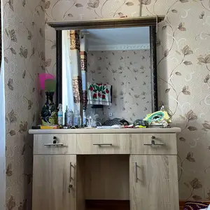 Зеркало в хорошем состоянии, Турсунзаде