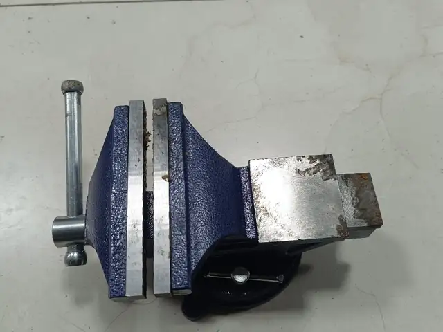 Тиски, Душанбе