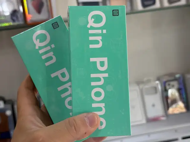 Кнопочно сенсорный QinPhone Black, Хуҷанд