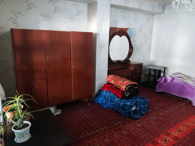 Комната в 1-комн. квартире, 1 этаж, 30м², Исмоили Сомонӣ, Душанбе