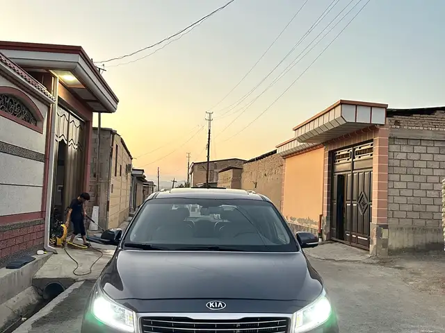 Kia Carnival