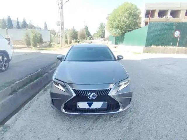 Lexus ES series