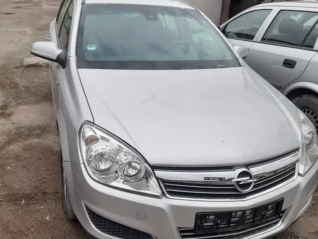 Лобовое стекло от Opel Astra H, Худжанд