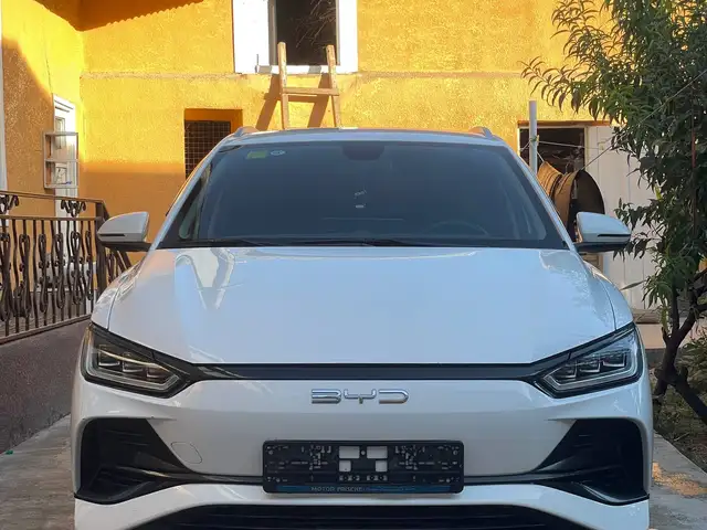 BYD E2