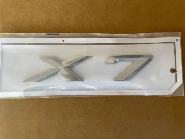 Надпись BMW X7, Худжанд