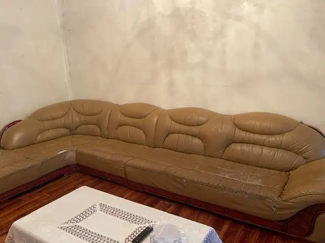 Диван кожанный, Душанбе