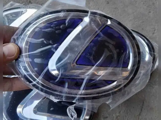 Передний стеклянный знак Lexus Hybrid, Душанбе