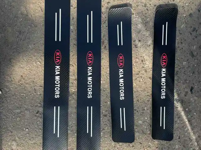 Защитная наклейка на порог Kia, Душанбе