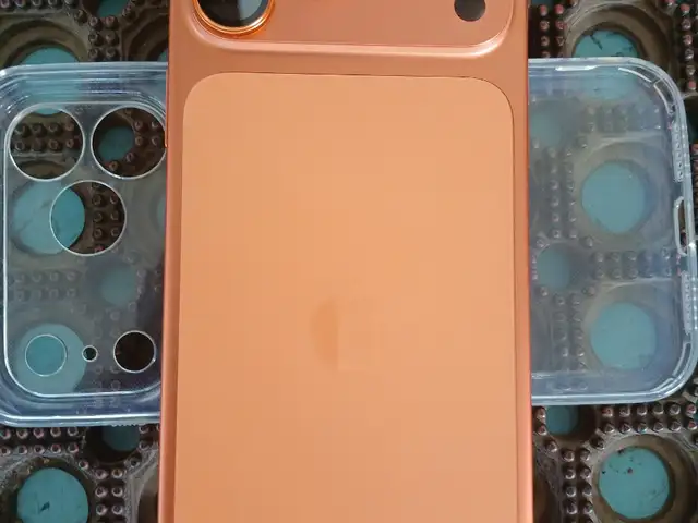 Apple iPhone 17 Pro Max, 256 gb, Cosmic Orange, Турсунзода