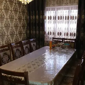 Стол и стулья на 12 персон, Худжанд