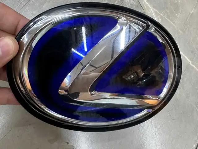 Эмблема на Lexus, Душанбе