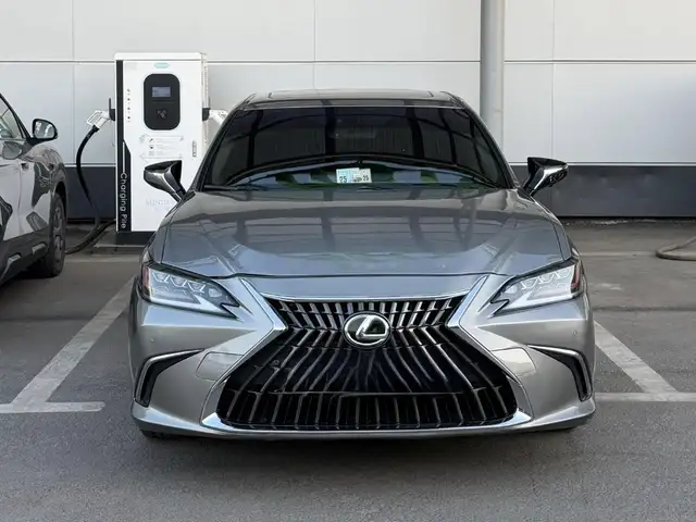 Lexus ES series