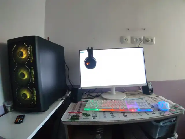Персональный Компьютер core i5 4690 Rx 570 4gb ram 16 gb ssd128gb, Душанбе