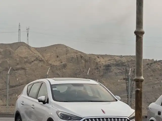 Hongqi E-HS3