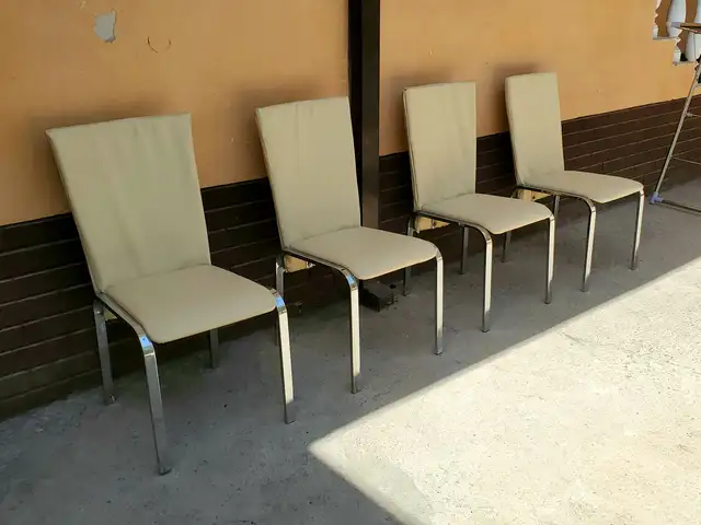 Стулья кожаные, Худжанд