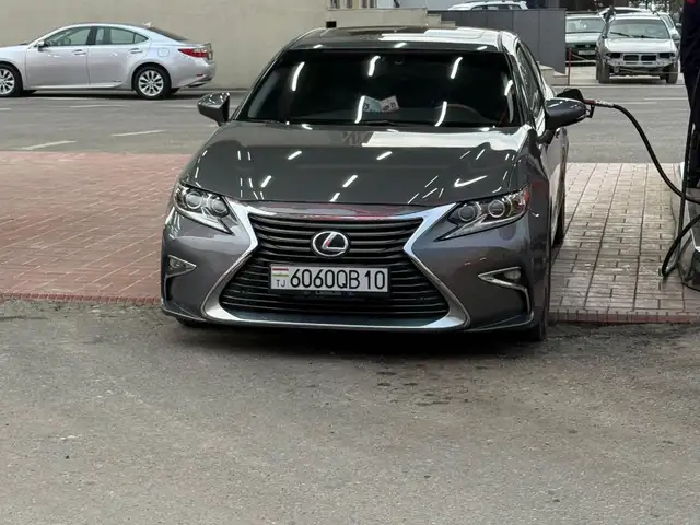 Lexus ES series