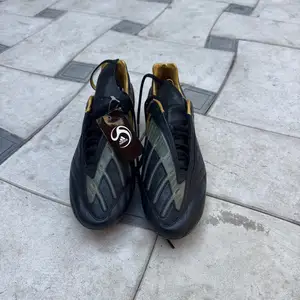 Эксклюзивные бутсы Adidas Predator PowerSwerwe, Душанбе
