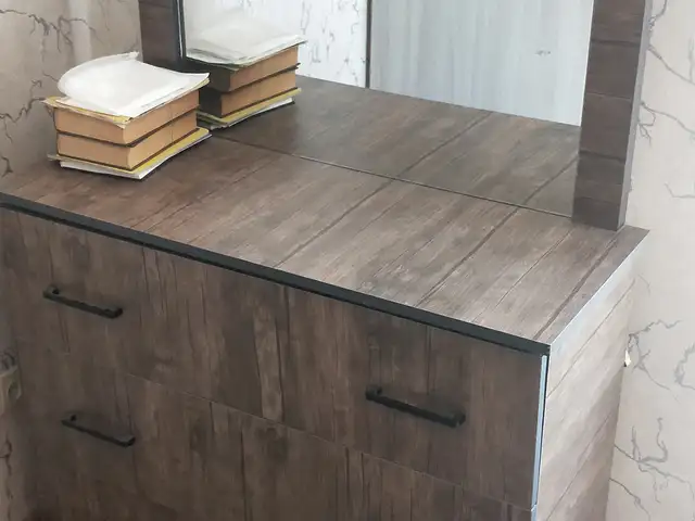 Кровать размер 180 +200, бе матрас, трюмо пуфик, Душанбе