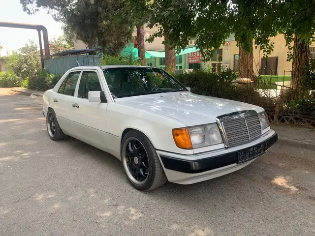 Mercedes-Benz W124
