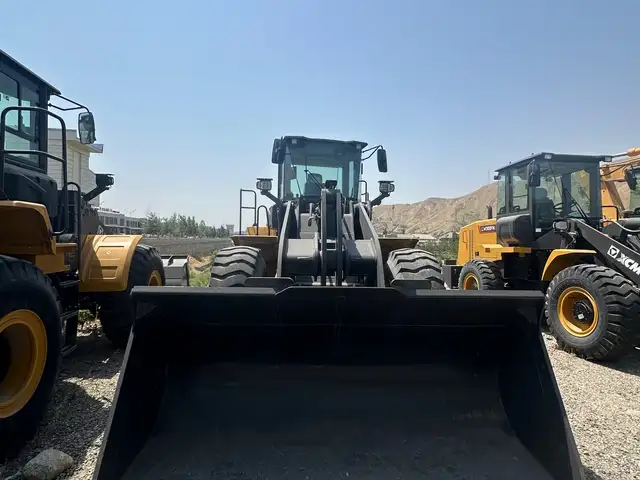 Погрузчик X955 3.2 куба, Душанбе