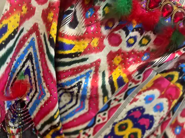 Национальное платье Атлас, Душанбе
