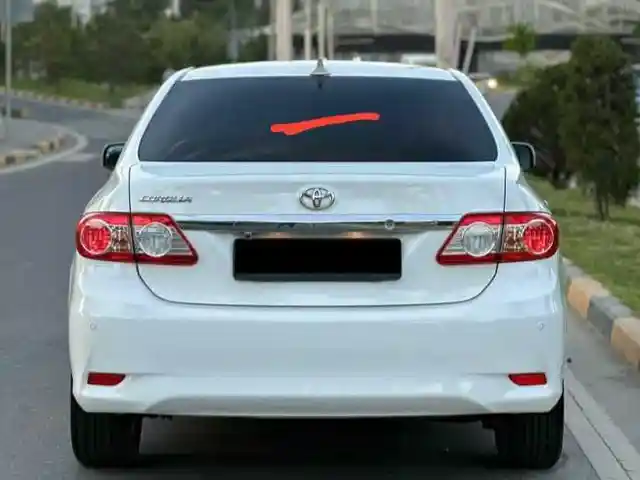 Задний стекло на Toyota Corolla 3, Душанбе