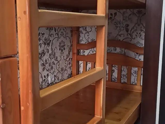 Двухъярусная деревянная кровать, Хуҷанд