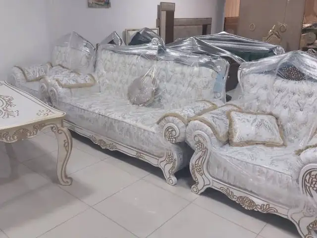 Королевский диван, Душанбе