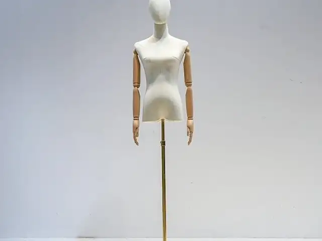 Женский манекен, Душанбе