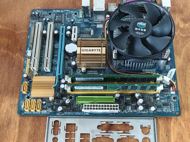 Материнская плата Gigabyte g31.4gb,dual core, Душанбе