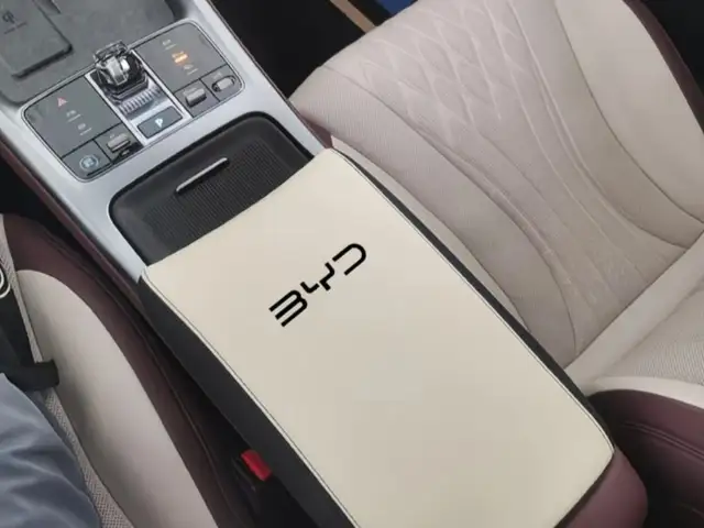 Чехол накладка на центральный подлокотник для автомобиля BYD E2, Худжанд