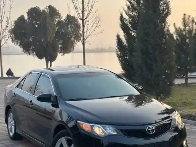 Лобовое стекло на Toyota Camry 3, Душанбе
