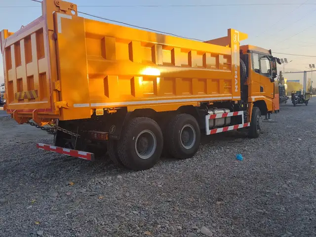 Самосвал Шакман Дулан Х3000, Душанбе