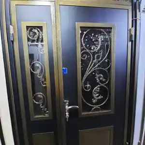Стеклянная дверь, Душанбе
