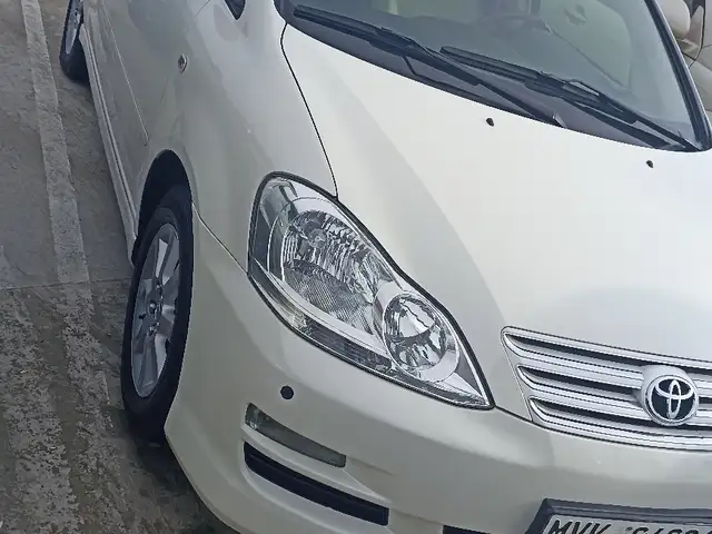 Toyota Ipsum