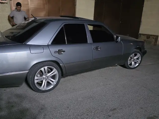 Mercedes-Benz W124
