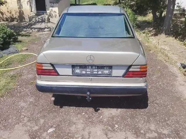Mercedes-Benz W124
