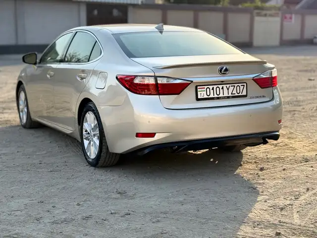 Lexus ES series
