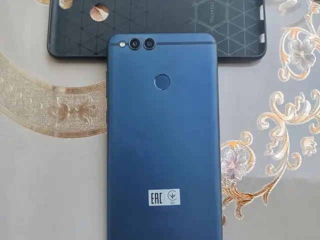 Honor 7х, Исфара